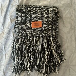 Black and white SWO scarf